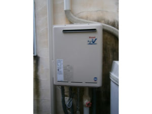 愛知県岡崎市 給湯器交換店 リンナイ（RUF-A2400SAW(A)13A） 壁掛け型ガス給湯器交換工事