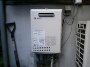 名古屋市昭和区 壁掛け給湯器+配管+電源+水栓工事 ノーリツ（GQ-1637WS）ガス給湯器交換工事