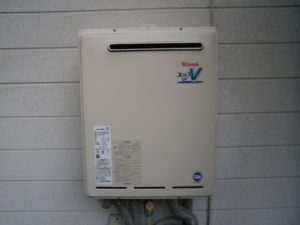 愛知県岩倉市 壁掛け型給湯器交換 リンナイ（RUF-A2003AW） ガス給湯器交換工事