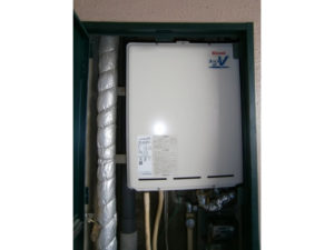 愛知県安城市 リンナイ（RUF-A2000AB(A)） 壁掛け型給湯器取替え工事