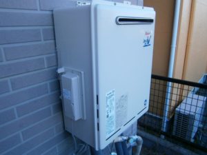 愛知県豊田市 リンナイ（RUF-A2400AW(A)） 壁掛け型「給湯器取替工事