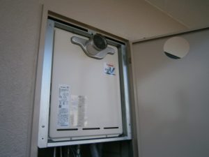 名古屋市名東区 リンナイ（RUF-A2000SAT） PS扉内設置型 給湯器取替工事　