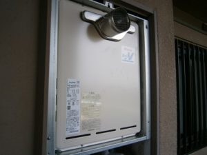 愛知県春日井市 PS扉内設置型 リンナイ（RUF-A2000AT(A)） ガス給湯器取替工事