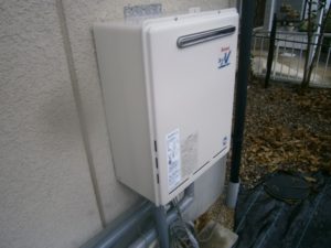 三重県津市 壁掛け型給湯器取替 リンナイ（RUF-A2400SAW(A)　13A） ガス給湯器交換工事
