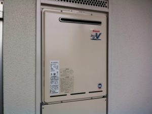 愛知県知多郡 PS扉内設置型給湯器 リンナイ（RUF-A2400AW(A)） ガスふろ給湯器取替工事