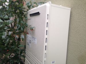 愛知県春日井市 壁掛け給湯器 ノーリツ（GT-2050SAWX+配管カバー） ガス給湯器工事