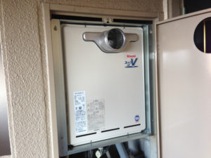 愛知県あま市 マンション 給湯器取替工事店 リンナイ（RUF-A2400SAT） PS扉内設置型 ガス給湯器取替工事