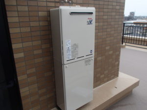 北名古屋市 リンナイ（RUF-A2400SAW(A)(13A)） 壁掛け型 ガス給湯器取替工事