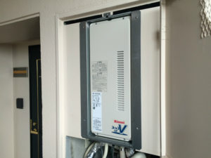 岐阜県岐阜市上土居 リンナイ(RUF-VS2005SAB) PS扉内設置型ガス給湯器取替工事