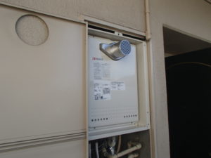 愛知県一宮市 ノーリツ(GT-2050SAWX-T-2) PS扉内設置型ガス給湯器取替工事