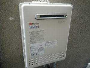 兵庫県伊丹市 ノーリツ エコジョーズ(GT-C2452SAWX-2) 給湯器 ガス給湯器取替工事