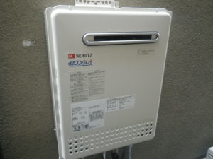 兵庫県伊丹市 ノーリツ エコジョーズ(GT-C2452SAWX-2) 給湯器 ガス給湯器取替工事