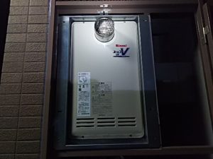 神奈川県藤沢市 リンナイ(RUF-VK2400SAT) PS扉内設置型ガス給湯器取替工事