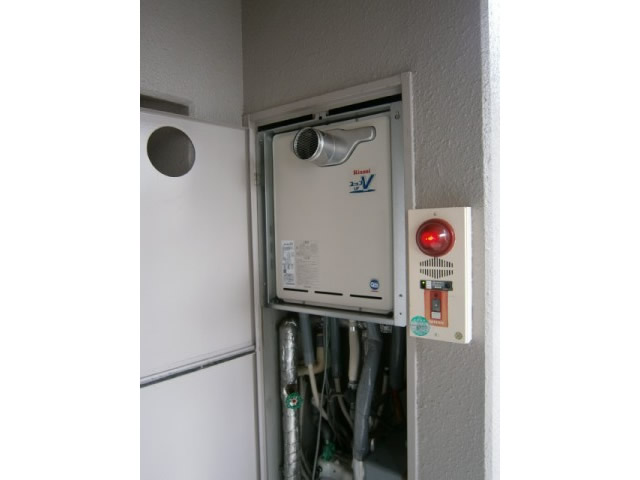 名古屋市守山区 給湯器交換 リンナイ（RUF-A2400SAT） PS扉内設置型 給湯器取替工事