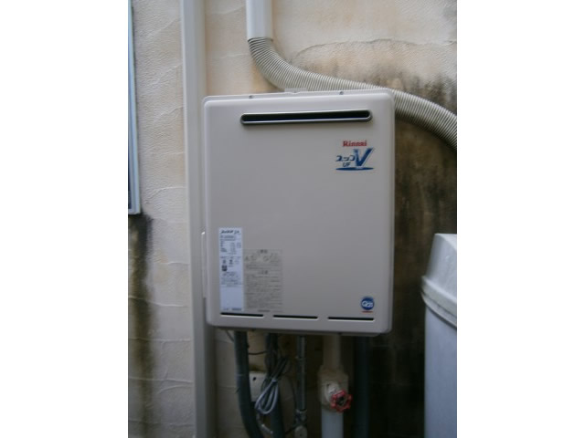 愛知県岡崎市 給湯器交換店 リンナイ（RUF-A2400SAW(A)13A） 壁掛け型ガス給湯器交換工事
