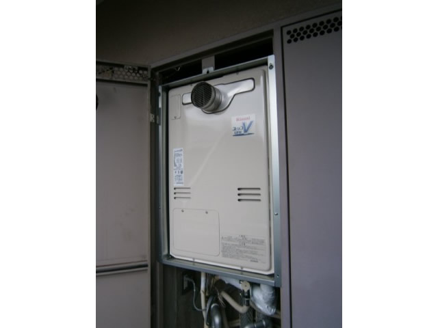 名古屋市千種区 リンナイ（RUFH-V2403SAT(13A)） PS扉内設置型 給湯器交換工事