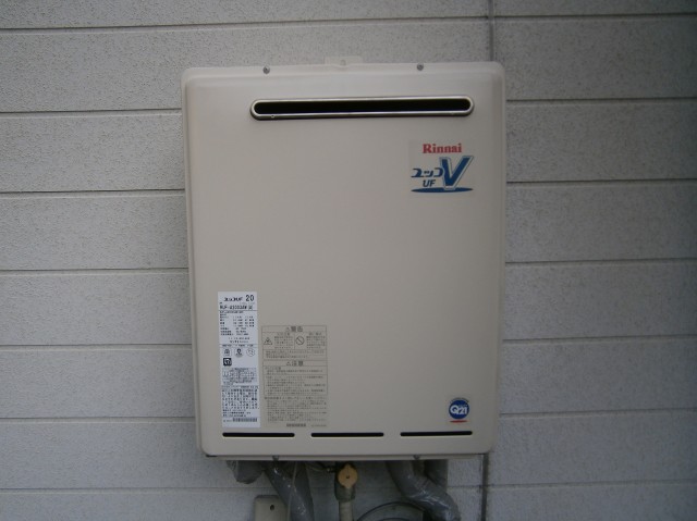 愛知県岩倉市 壁掛け型給湯器交換 リンナイ（RUF-A2003AW） ガス給湯器交換工事