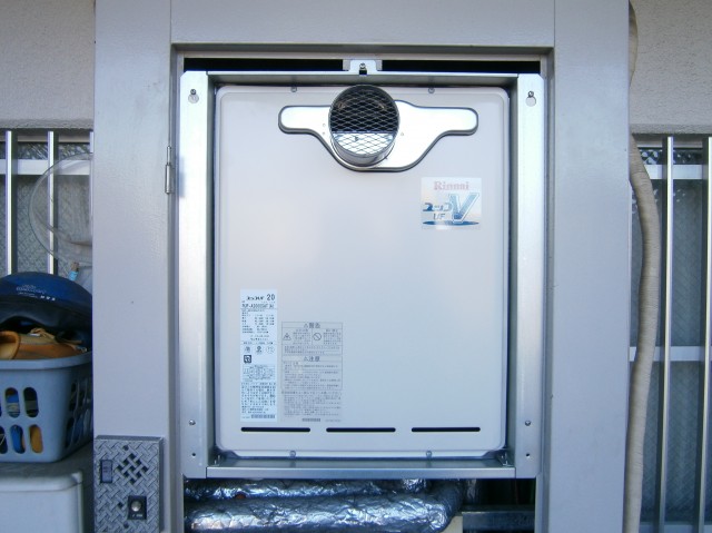 名古屋市中村区 リンナイ（RUF-A2000SAＴ） PS扉内設置型 給湯器交換工事