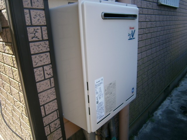 愛知県豊田市 リンナイ（RUF-A1610SAW(A)） 壁掛け型 ガス給湯器取替工事