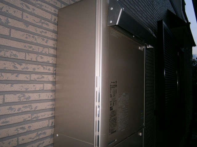 愛知県刈谷市 リンナイ（RUF-E2000SAW） 壁掛け型 給湯器取替工事
