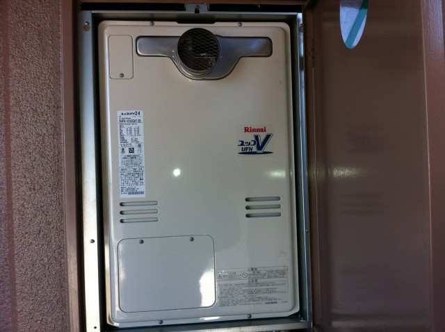 名古屋市西区 リンナイ（RUFH-V2403AW2-3(B)(13A)） PS扉内設置型 給湯器取替工事