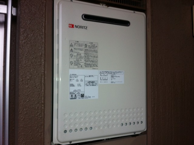 愛知県一宮市 ノーリツ（GT-2050SAWX） PS扉内設置型 ガス給湯器取替工事