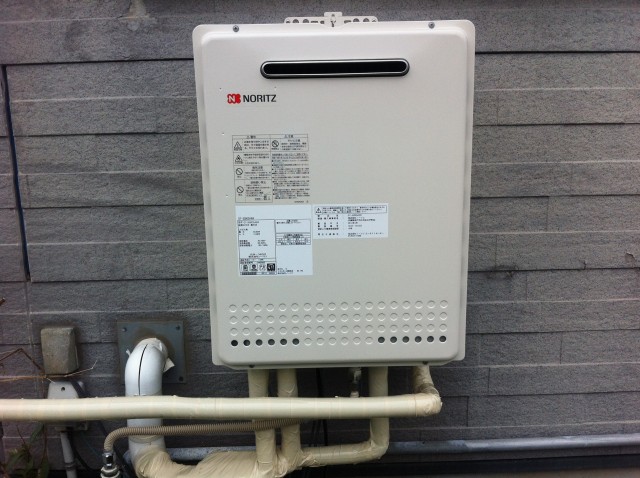 愛知県蒲郡市 ノーリツ（GT-2050SAWX BL） 壁掛け型 ガス給湯器取替工事
