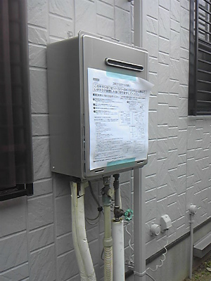 三重県桑名市 リンナイ（RUF-E2000SAW） 壁掛け型給湯器取替工事