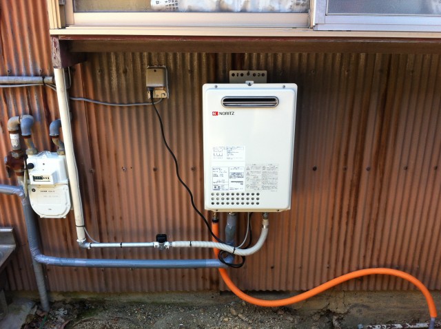 愛知県豊橋市 壁掛け型給湯器取替工事店 ノーリツ（ GQ-2037WS） ガス給湯器取付工事