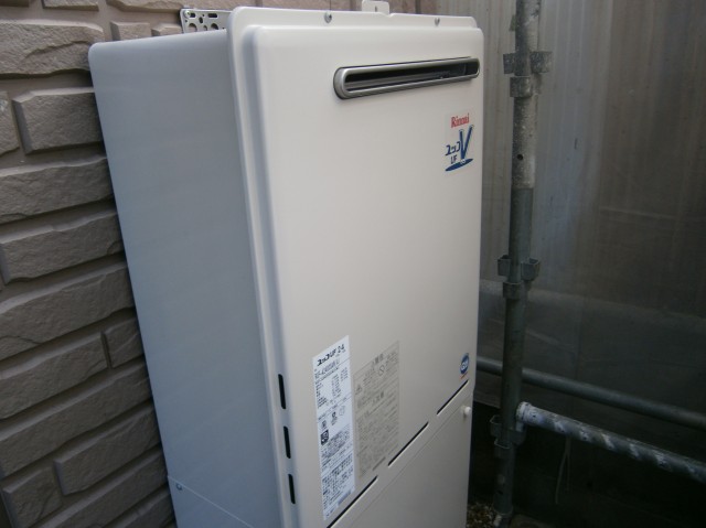 愛知県岩倉市 壁掛け型給湯器 リンナイ（ＲＵＦ-Ａ2400ＳＡＷＸ（Ａ）） ガス給湯器取替工事
