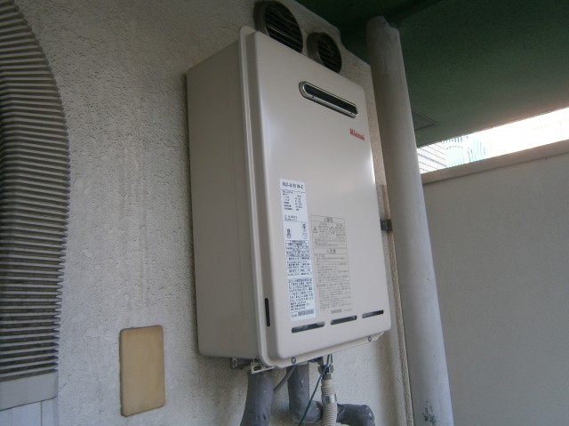 愛知県春日井市 壁掛け型給湯器取替 リンナイ（RUX-A1611W-E） ガス給湯器交換工事