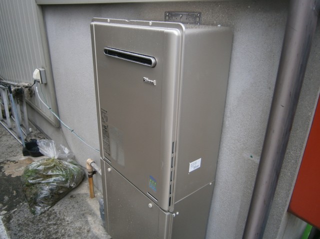 名古屋市南区 リンナイ（RUF-E2401SAW　13A） 壁掛け型給湯器取替工事