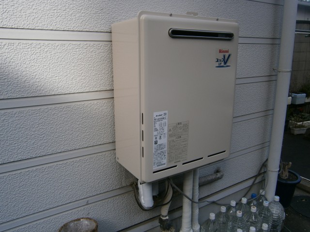 名古屋市中川区 壁掛け型給湯器取替 リンナイ（RUF-A2000SAW　13A） ガス給湯交換工事