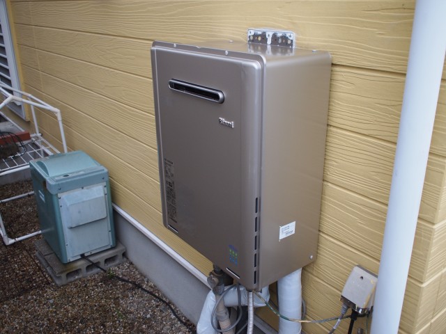 岐阜県多治見市 壁掛け型給湯器 リンナイ（RUF-E2001SAW） ガス給湯器取替工事