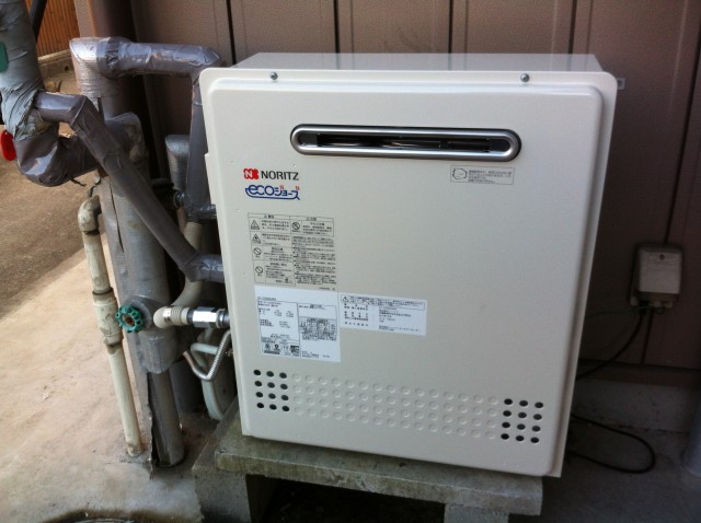 愛知県一宮市 エコジョーズ 据置型給湯器 ノーリツ（GT-C2452SARX） 給湯器交換工事