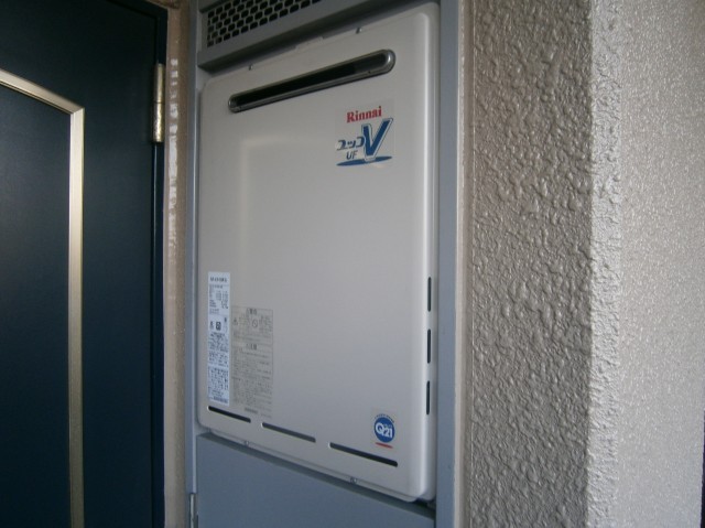 愛知県東海市 PS扉内設置型ガス給湯器 リンナイ（RUF-A1610SAW　13A） ガス給湯器取替工事