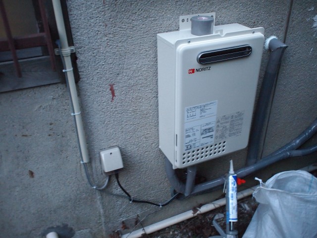 名古屋市守山区 壁掛け型給湯器 ノーリツ（GQ-1637WS） 給湯器取付工事