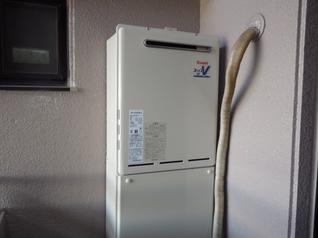 名古屋市守山区 壁掛け型給湯器 リンナイ（RUF-A2000AW(A)） ガス給湯器取替工事
