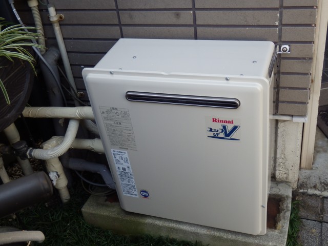 名古屋市南区 据置型給湯器取替 リンナイ（ RUF-A2400AG） ガス給湯器取替工事