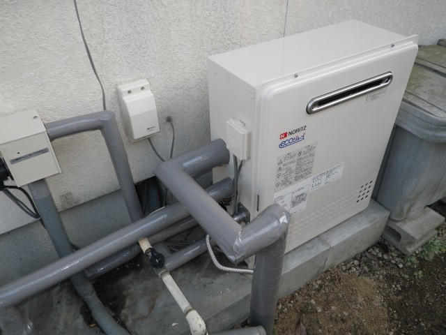 愛知県北名古屋市 エコジョーズ取替 据置型給湯器 ノーリツ（GQ-2437WS） ガス給湯器取替工事 