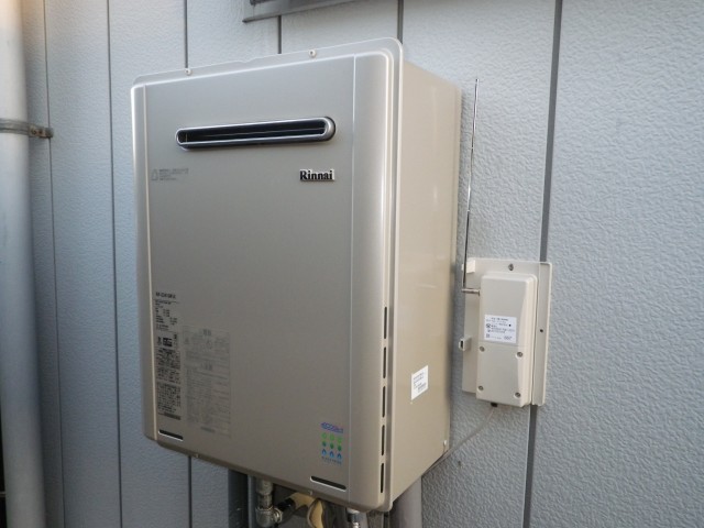 愛知県津島市 壁掛け型給湯器 即日対応 リンナイ（RUF-E2401SAW(A)） ガスふろ給湯器取替工事
