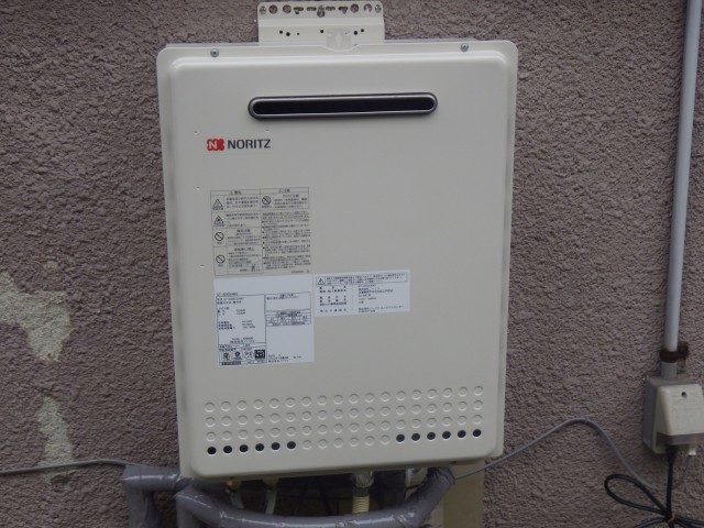 三重県四日市市 壁掛け型給湯器 ノーリツ（GT-2050SAWX） ガス給湯器取替工事