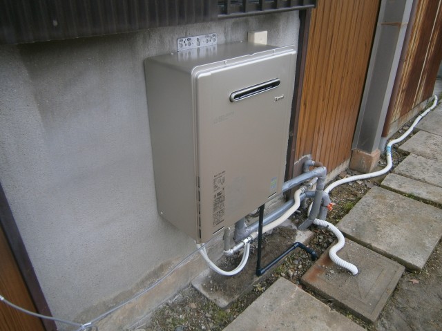 愛知県一宮市 壁掛け型給湯器 リンナイ（RUF-E2001SAW） ガス給湯器取替工事