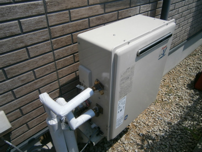 愛知県刈谷市 据置型給湯器 リンナイ（RFS-A1610SA 13A） ガス給湯器取替工事