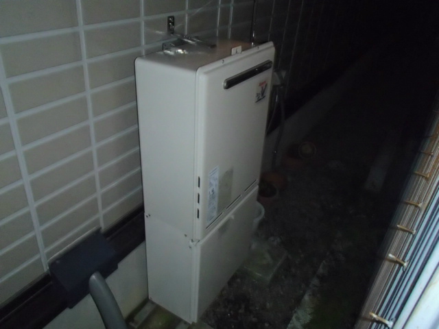 三重県鈴鹿市 リンナイ（RUF-A2000SAW(A)） 壁掛け型 ガス給湯器取替工事