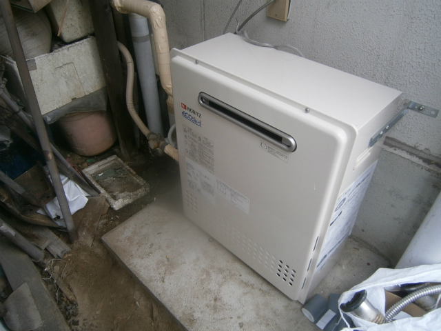 愛知県小牧市 エコジョーズ ノーリツ（GT-C2452SARX 13A） 据置型 ガス給湯器取替工事