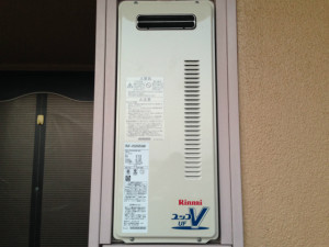 愛知県豊橋市 リンナイ（RUF-VS2005SAW+MBC120V） PS扉内設置型 ガスふろ給湯器取替工事