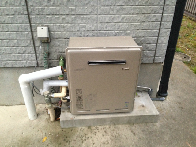 愛知県春日井市 リンナイ（RUF-E2401SAG） 据置型 ガスふろ給湯器取替工事