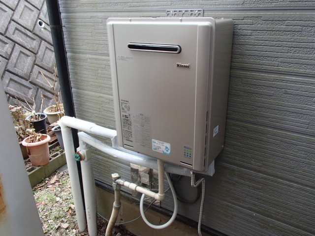 愛知県瀬戸市 リンナイ（RUF-E2001SAW(A)(13A)） 壁掛け型 ガス給湯器取替工事