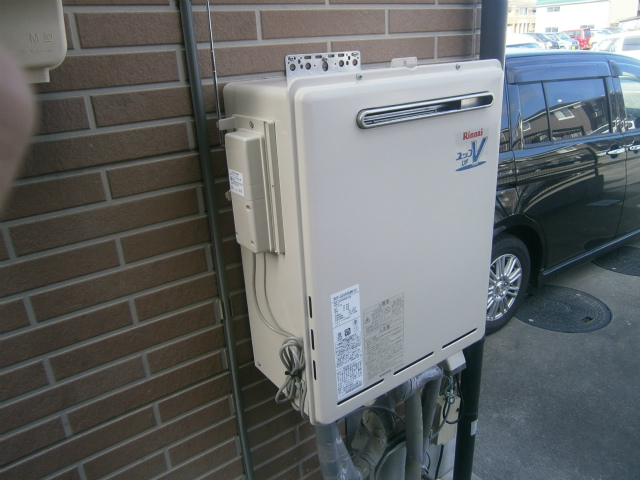 愛知県岡崎市 無線リモコン式 ガス給湯器取替 リンナイ（ RUF-A2000SAW(A) LPG） ガス給湯器取替工事